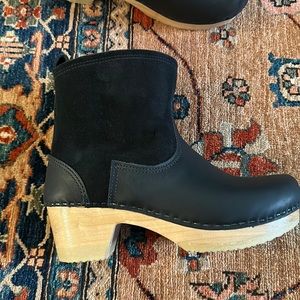 No. 6 black wheeling clog boots